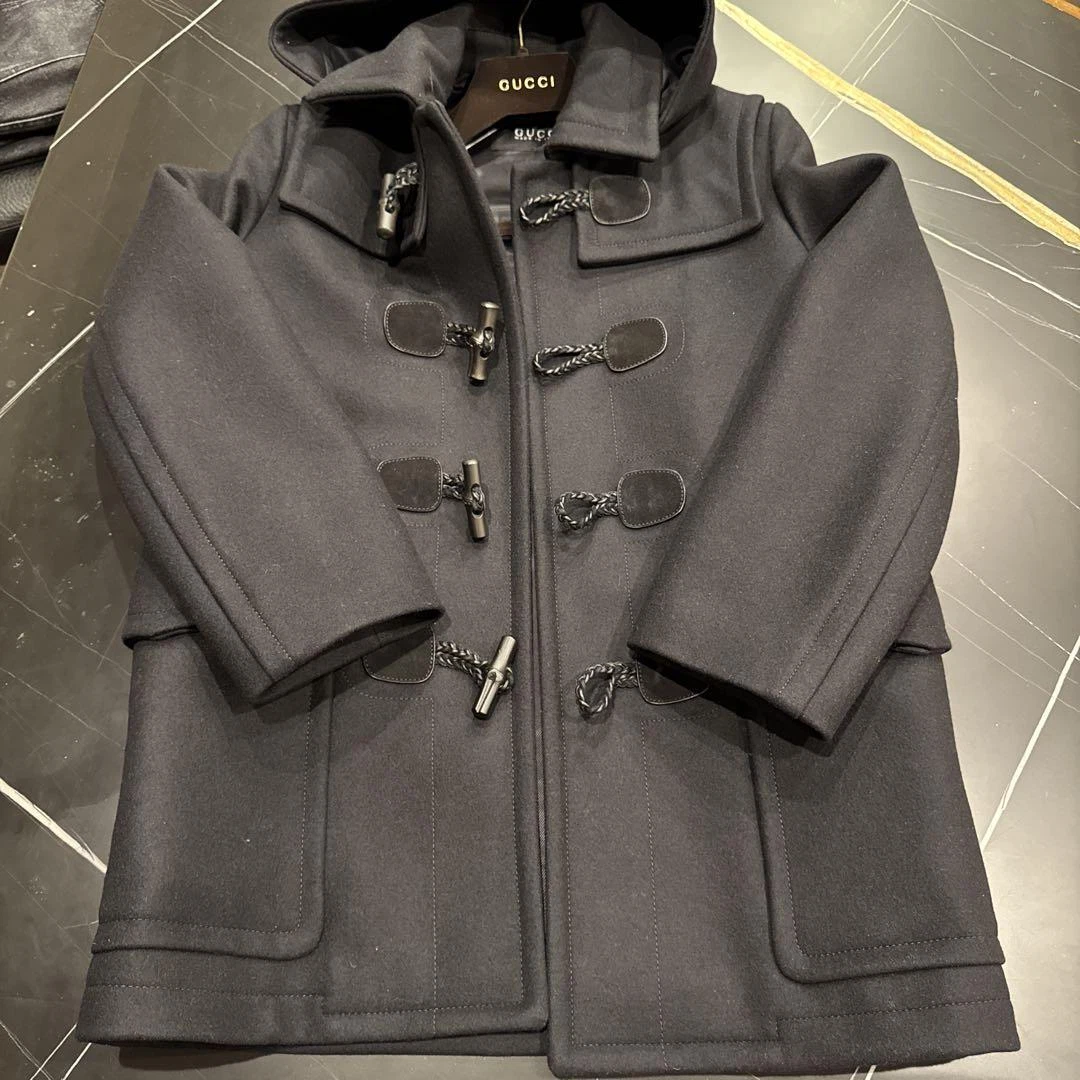 Gucci cappotto nero con cappuccio