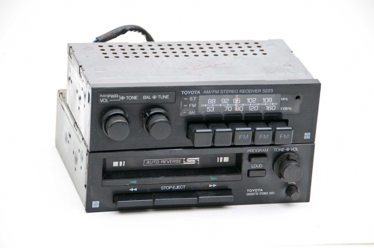 84-88 Toyota Pickup 4Runner AM/FM + Tape/Cassette Radio Model 5223