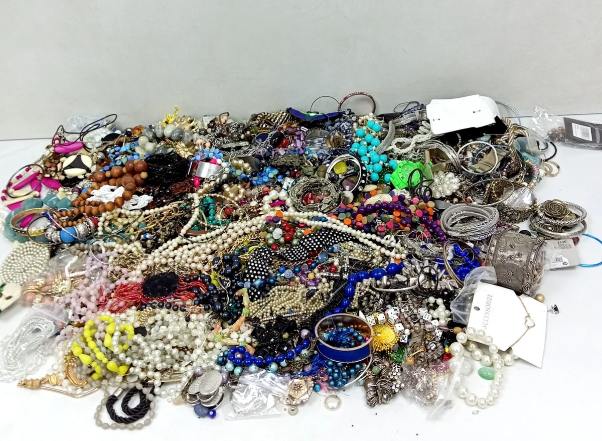 Lot De Bijoux Anciens - Broches Rétro Vintage Fantaisie - Occasion, à Nettoyer, Parfait Pour Collection Ou Création