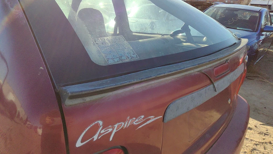 Alerón trasero Ford Aspire 1994-1997 OEM F4BZ6144210C Foto 4 de 4