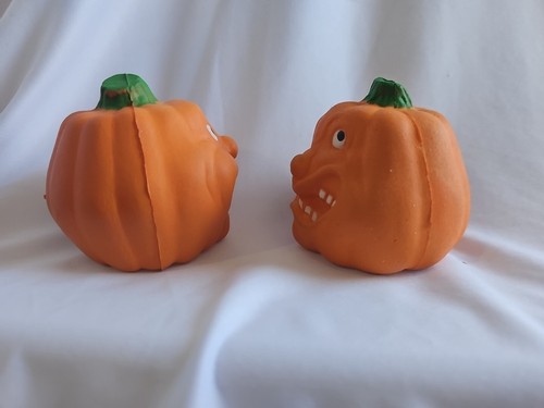 2 VINTAGE HALLOWEEN FUNNY FACES Small SQUISHY FOAM PUMPKIN 1980'S DECORATION - Picture 5 of 5