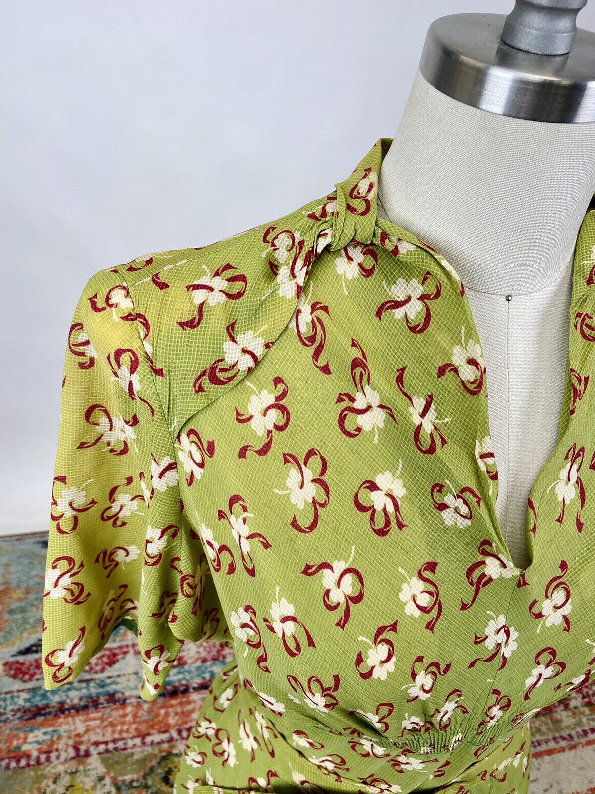 1940s Novelty Four Leaf Clover and Bow Print Silk… - image 5