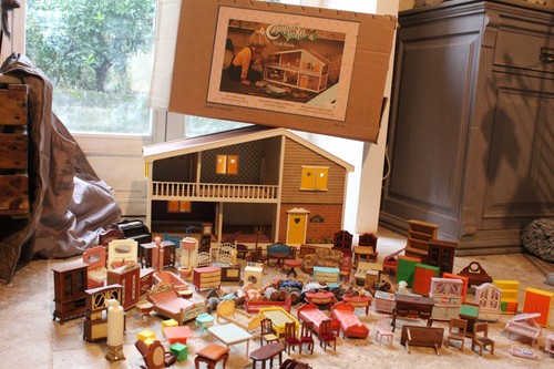 jouet maison poupée caroline's home +89 mobiliers sylvanian littles JEAN german - Photo 2/24
