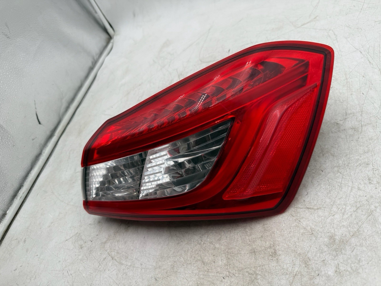 2014-2019 MASERATI GHIBLI RIGHT PASSENGER REAR OUTER TAILLIGHT OEM 45k