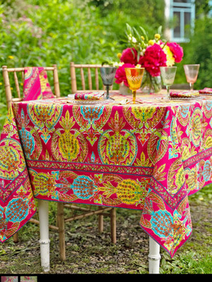 APRIL CORNELL HELLO PINEAPPLE TABLECLOTH-FUSCIA