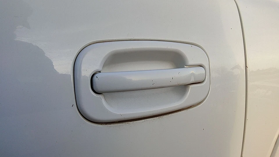 00-06 Chevy Suburban Driver Izquierdo Trasero Exterior Puerta Manija Trasera 50u Summit Blanco Foto 3 de 4