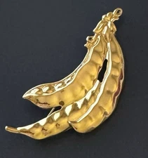 Vintage pea in a pod brooch pin enamel on gold tone metal
