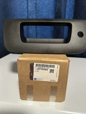 GM OEM Tail Gate Tailgate Handle Bezel 22755302 2007-2013 Silverado