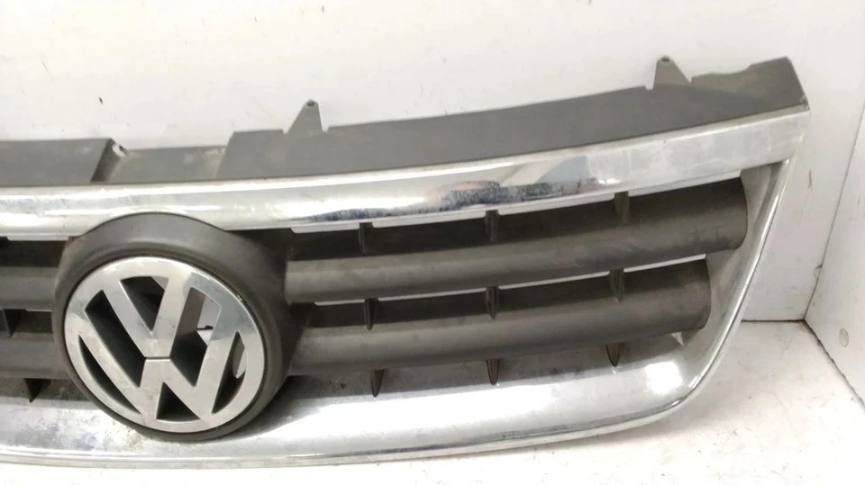 2004 Volkswagen Touareg I 2.5TDI Front Upper Bumper Grille Radiator - Image 4 of 4