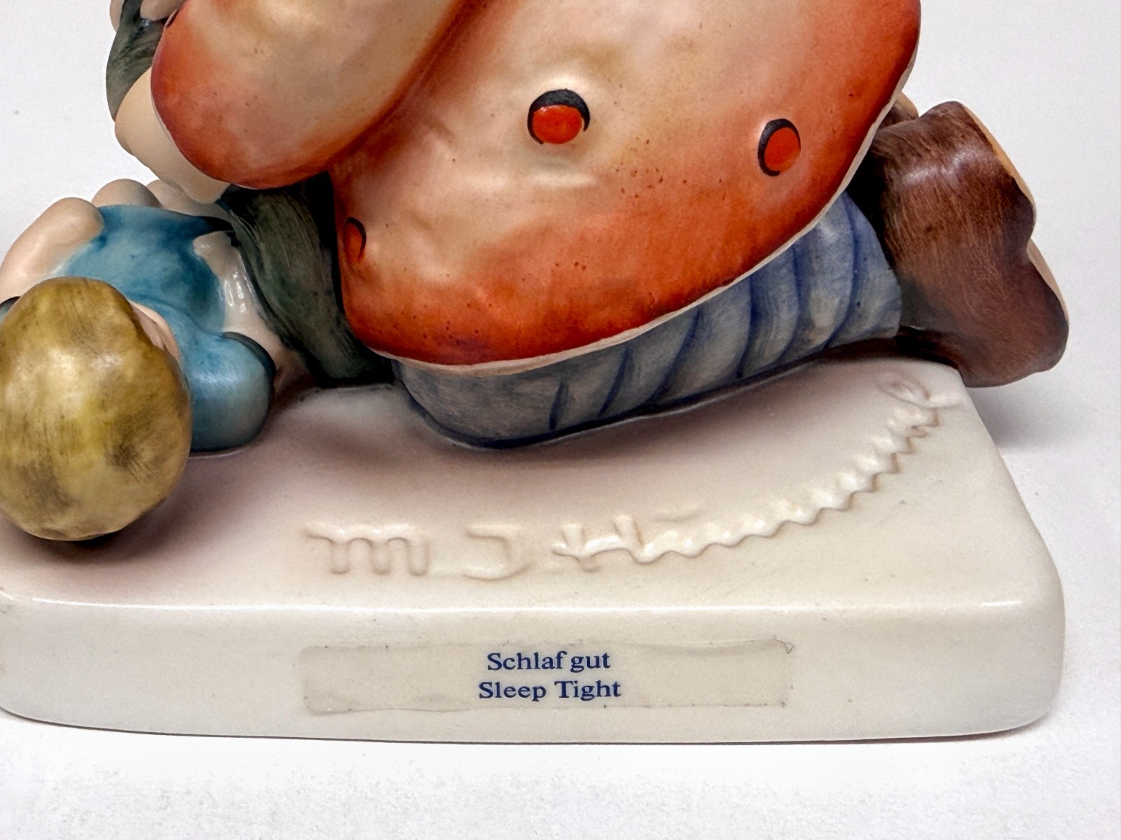 Hummel Figurine "SLEEP TIGHT" #424, TMK6, retired design, excellent condition