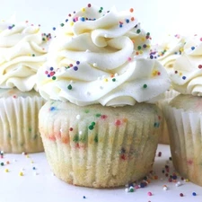 FROSTED VANILLA CUPCAKE Fragrance Oil to craft Candles Soaps Lotion Bath product