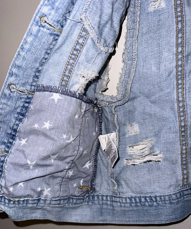 Bullhead Denim Co. Маленький Приталенный Разрушенный Джинсовый Жилет, Звезды и Полоски - Изображение 4 из 4