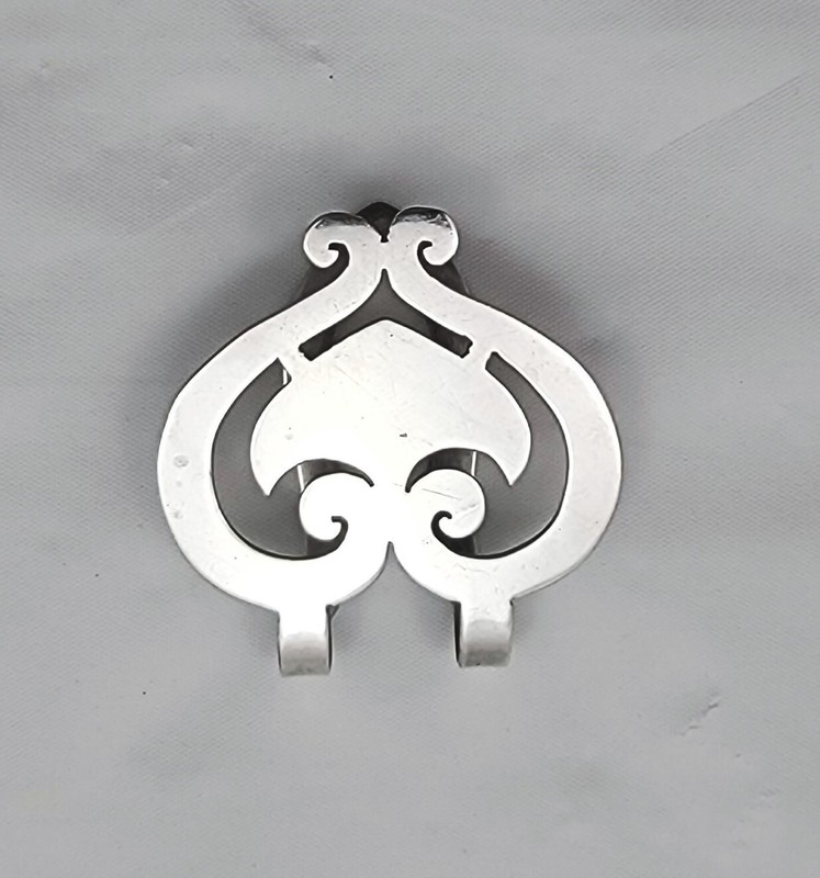 Antique R. Wallace & Sons Sterling Silver Pierced Scroll Napkin Clip Ring #151