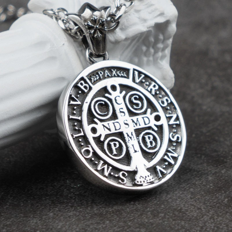 Collar Medalla San Benito, Acero Pesado, Protección Gótica Amuleto Dije Foto 3 de 4