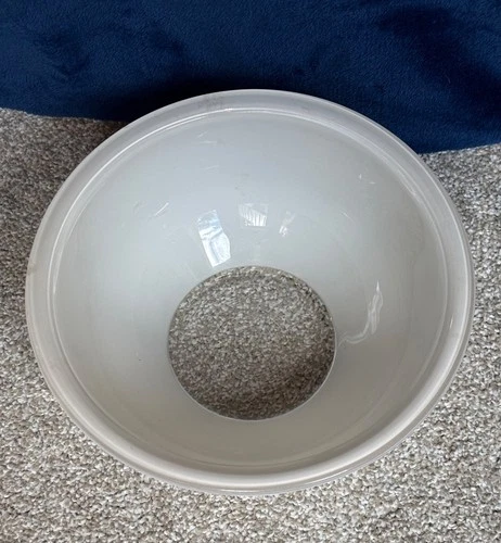 Pyrex White With Clear Bottom mixing Bowl Pre- owned Excellent Condition