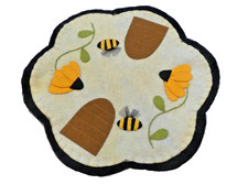 Primitive Collectible Rustic Country Folk Art Penny Rug Wool Applique Mat Bees