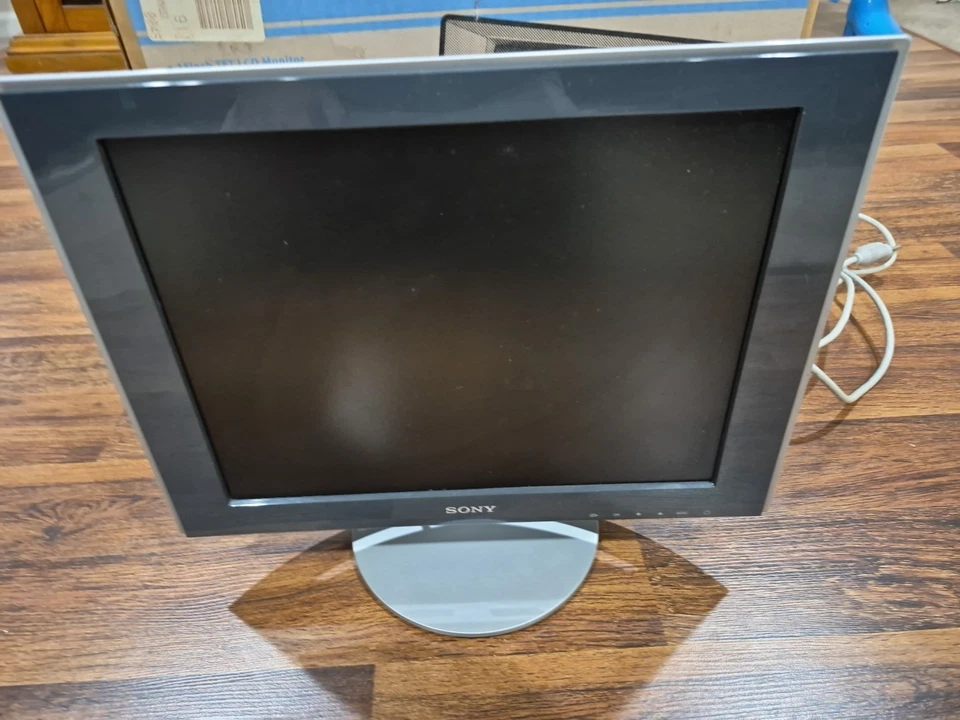 Sony SDM-HS53 15” TFT LCD Color Computer Display Y2K Vintage Tested Monitor - Image 2 of 4