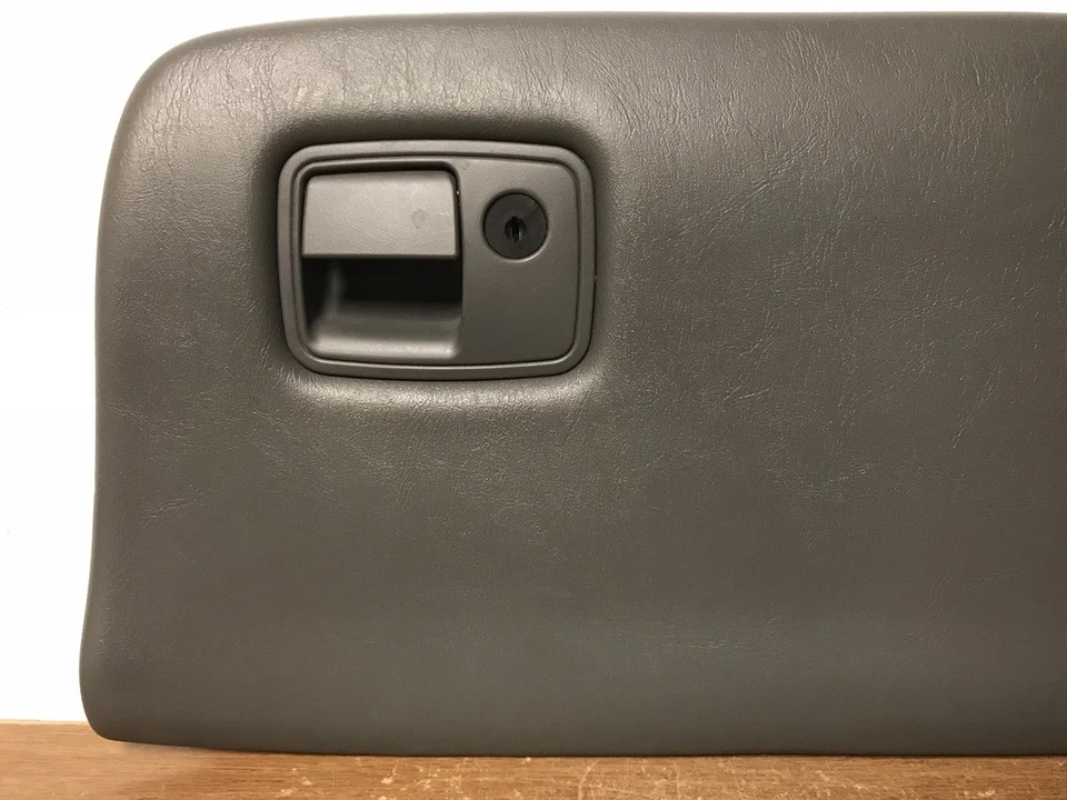 Pontiac Bonneville 2001 puerta de guantera #2 Foto 2 de 4