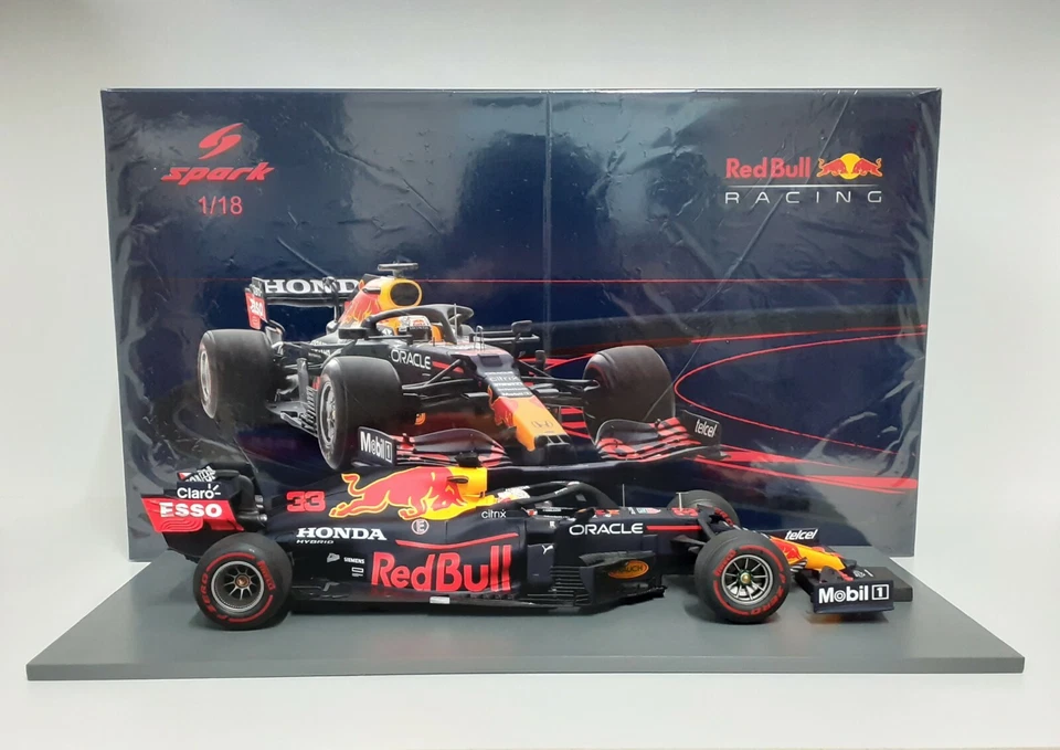 Spark 1:18 Model Car F1 Red Bull Honda RB16 Verstappen Spain 2021 Die Cast - Image 3 of 4
