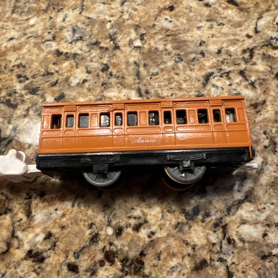 Tomy 2005 Thomas con Annie solo piezas no probadas Foto 3 de 4