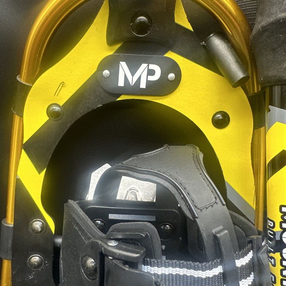 Snowshoes 8x21 mountain profile with walking sticks and carry bag {DD