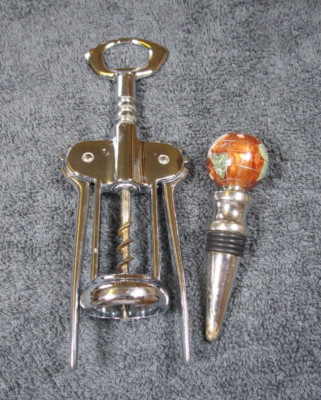 Schöner Vintage Doppelhebel Korkenzieher und Kugel Erde Flaschenverschluss