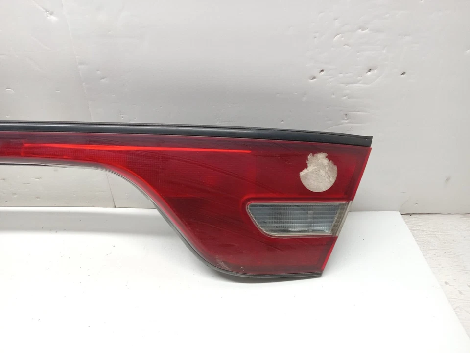 1994-1996 MITSUBISHI GALANT REAR CENTER TAIL PANEL OEM, 194-58462 - Image 3 of 4