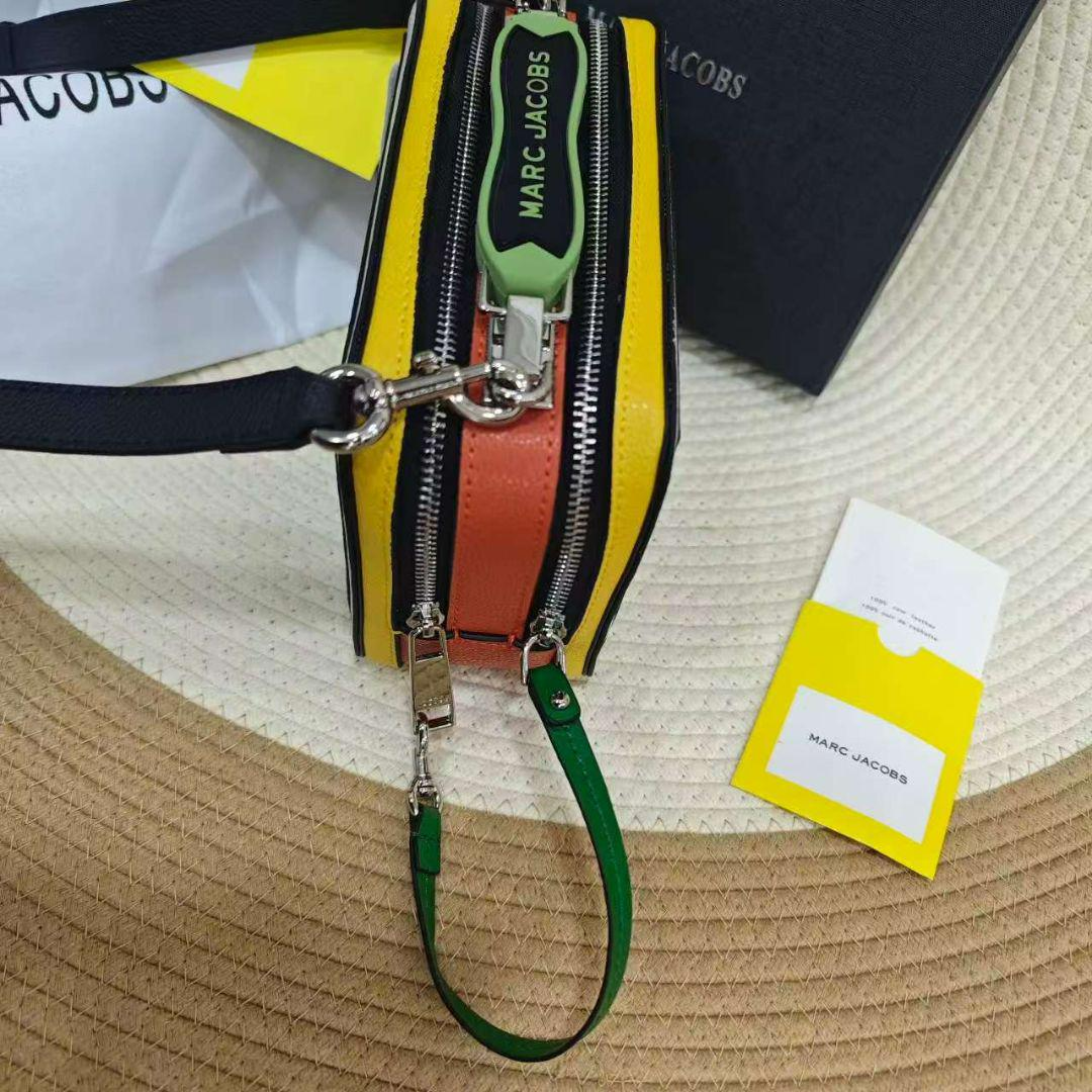 PEANUTS X MARC JACOBS のコラボレーションストラップ マーク ジェイコブスより発売以来人気のPEANUTSコラボレーション