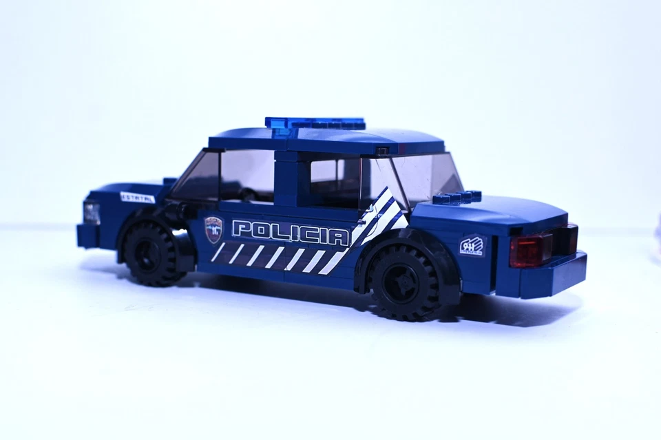 Coche Policía Puerto Rico Policia Corona Victoria Modelo Hecho con Ladrillos Foto 2 de 2