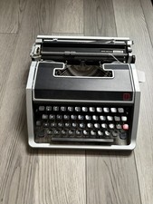 Ottimo! Macchina da scrivere ultraportatile Olivetti Lettera 33 1966 revisionata (Elite)