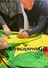 Bryan Robson Signed Retro Shirt