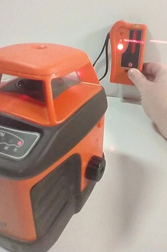 Johnson 40-6515 Self-Leveling Rotary Laser Level with Case and Accessories