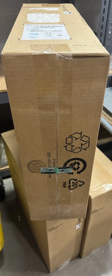 Brand New - HPE LCD8500 1U 18" Display/Keyboard Rackmount Console Kit- AF630A - Image 2 of 4