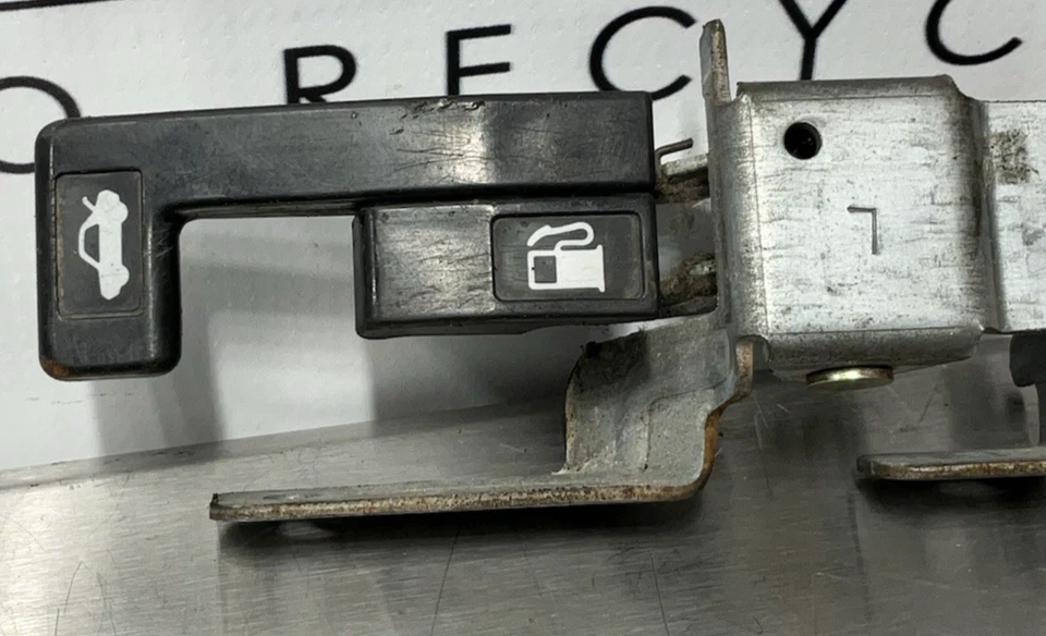 Acura Integra 1990-93 puerta combustible escotilla maletero liberación palanca abridor OEM Honda Foto 2 de 4