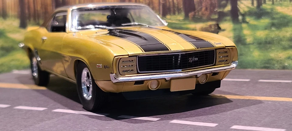 **READ** 1969 Chevrolet Camaro Z/28 Diecast Gold Highway 61 Pawn Stars TV Show - Image 2 of 4