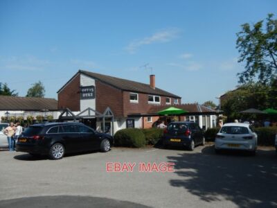 PHOTO  OFFA'S DYKE BROUGHTON PART OF THE GREENE KING ESTATE THIS PUB DATES FROM