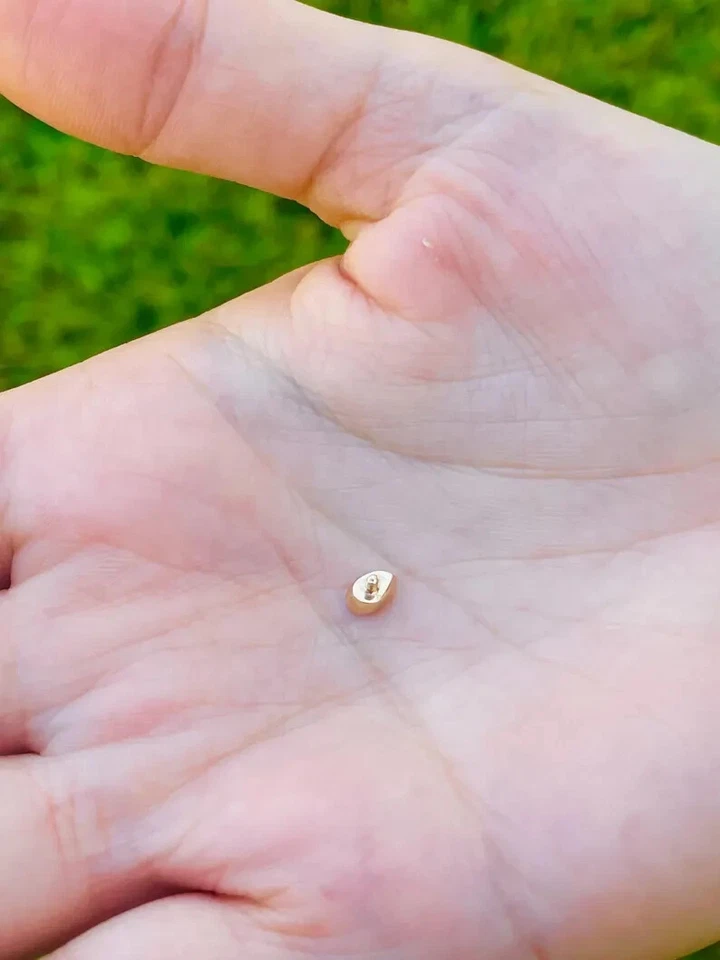 Tapa dérmica 4 mm lágrima sangre pera rubí rojo natural perno bazel ajuste oro 14k Foto 3 de 4