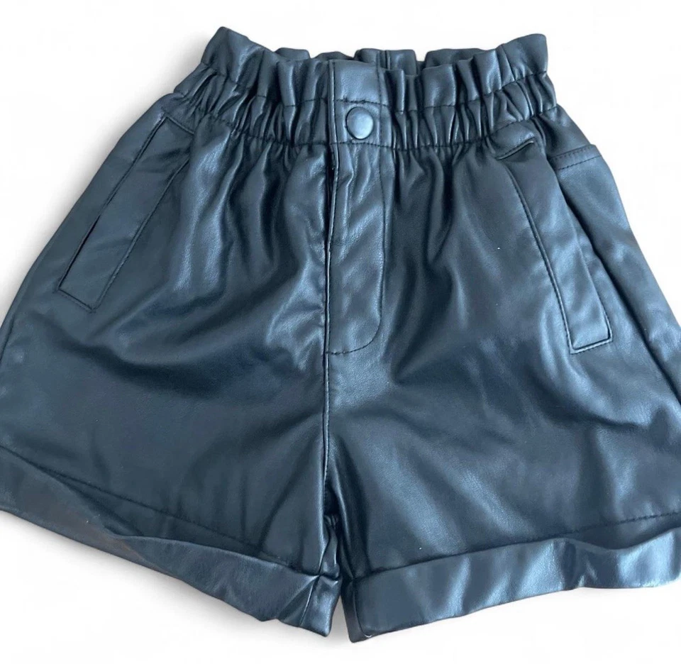 Zara Niñas Imitación Cuero Negro Pantalones Cortos Talla 3-4 Foto 2 de 4