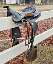 Western saddle, used, with patina, plain - regular weight adults: 16′′