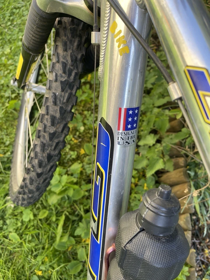 Mountain Bike GT LTS -3 Design in USA mit Rock Shox Federn - Bild 3 von 4