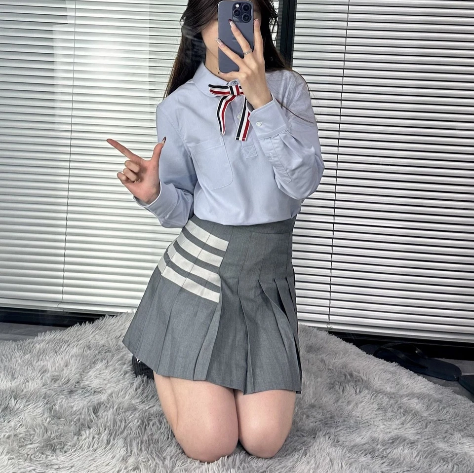 Nueva Camisa Informal Thom Browne Para Mujer Primavera/Otoño Clásica Lazo Con Cordones Rayas Foto 2 de 4