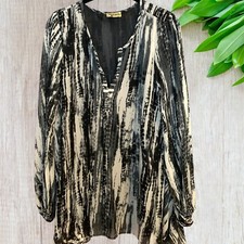 SHOW ME YOUR MUMU womens sz M Black White Gray V Neck Tunic