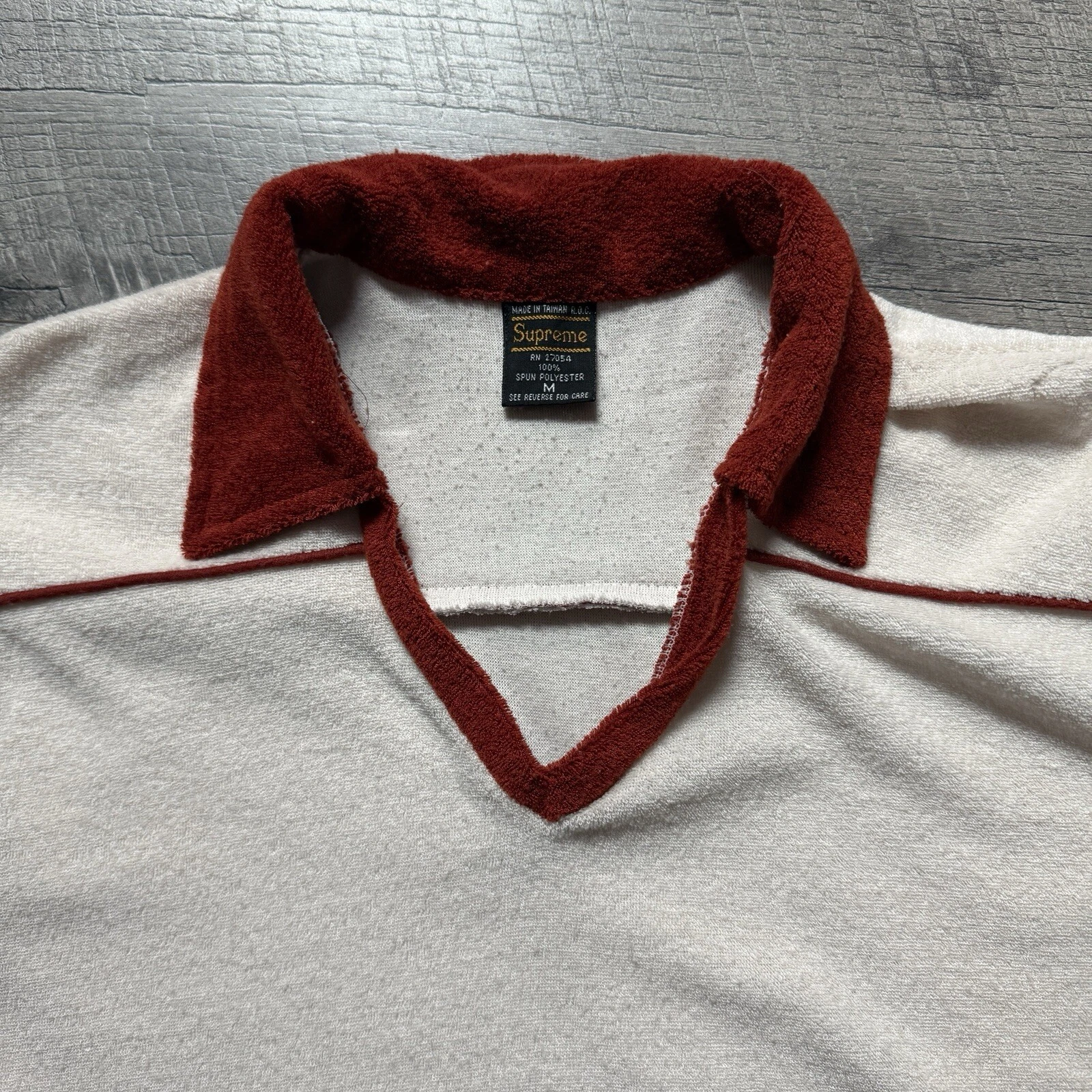Chemise vintage années 70 Supreme velours manches courtes blanche avec bordure marron taille M