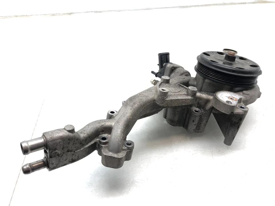 Chevrolet Tahoe 2014-2019 5,3 L V8 bomba de agua con polea fabricante de equipos originales. Foto 4 de 4