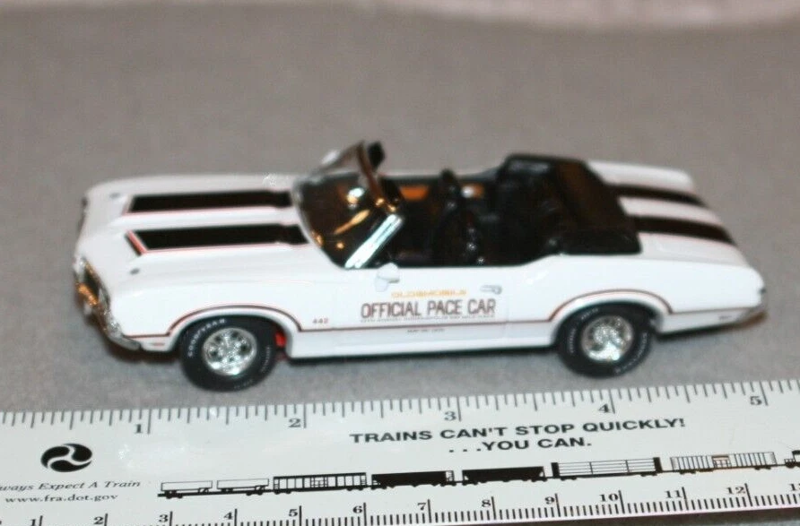 1970 OLDSMOBILE 442 INDY 500 PACE CAR 1/43 SCALE AMERICAN MUSCLE SERIES - Image 2 of 4