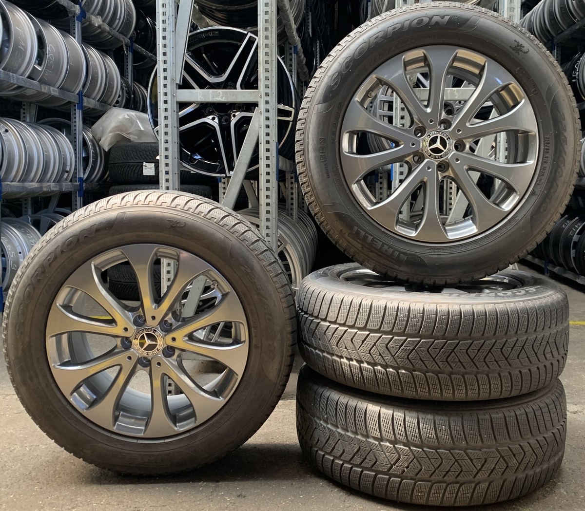 DUNLOP SJ8 235/60R18】スタッドレス【ベンツ X253/C235 GLC 純正 DUNLOP SJ8 235/60R18】スタッドレス【ベンツ X253/C235 GLC 純正