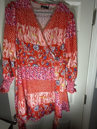 Boohoo Damenkleid bunt böhmischer Druck. V-Krawatte Taille Knielänge Gr. 14 - Bild 2 von 7