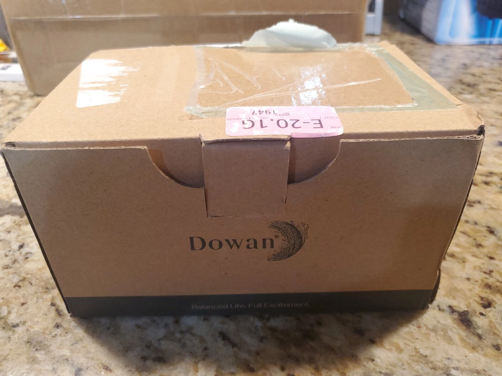 Dowan butter dish White ceramic with wooden lid.