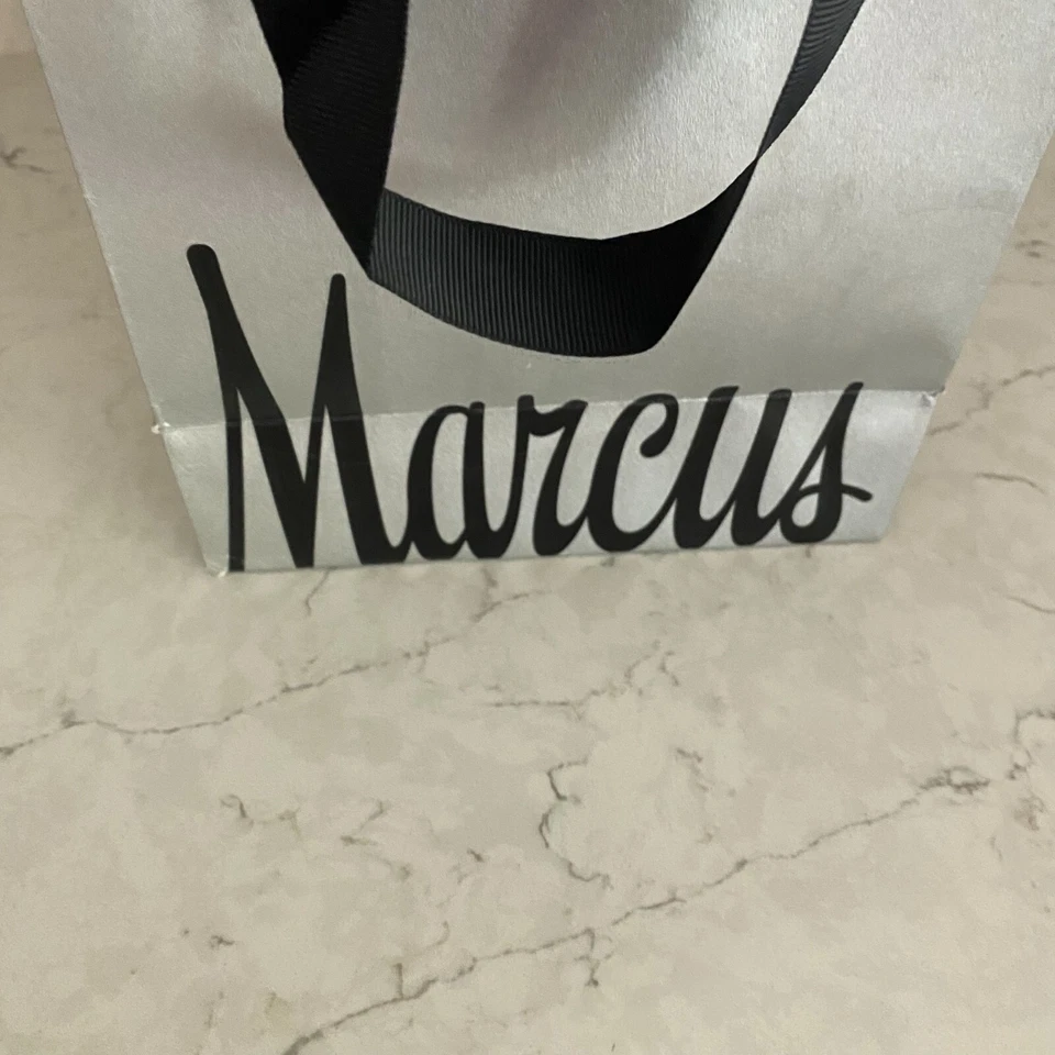 Bolsa de regalo de papel con doble asa cinta negra plateada Neiman Marcus 7x9,5x4 Foto 4 de 4