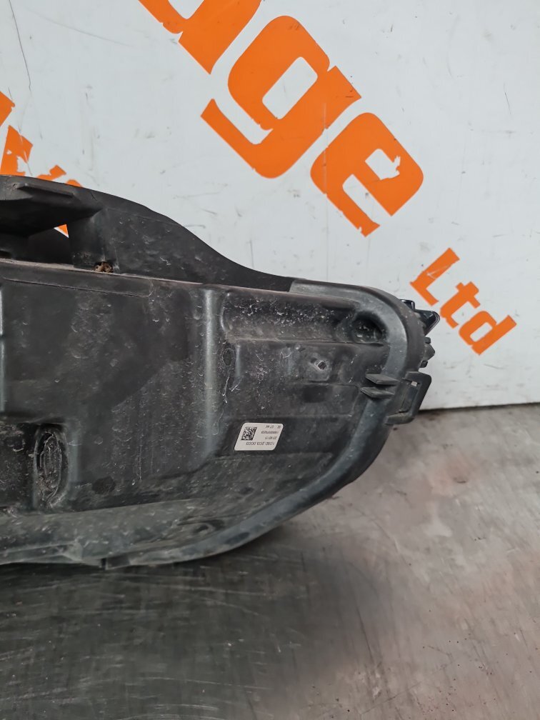 2019 Vauxhall Insignia B Mk2 Passenger Headlight Braket 39154596 